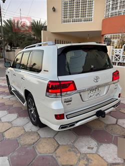 تۆیۆتا لاند کروزەر